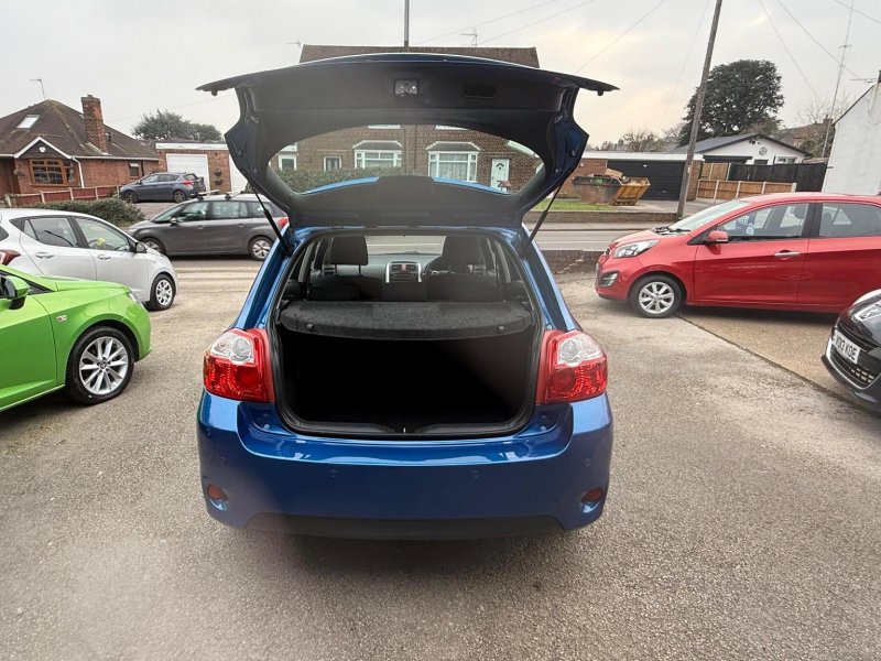 TOYOTA AURIS