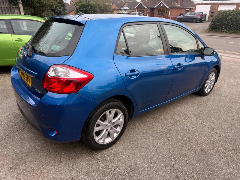 TOYOTA AURIS