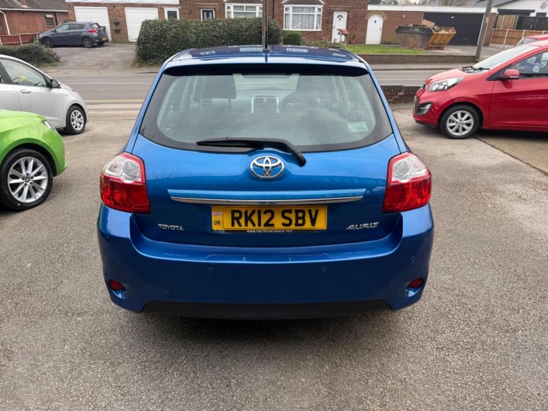 TOYOTA AURIS