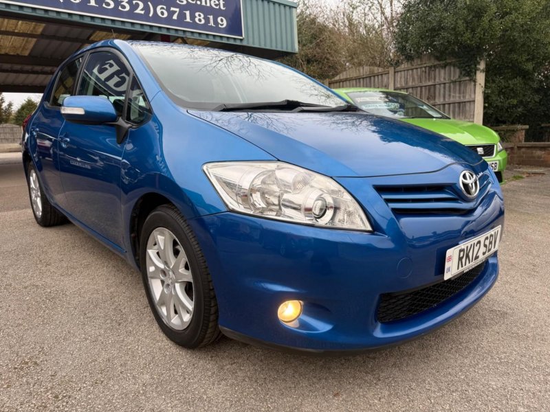 TOYOTA AURIS