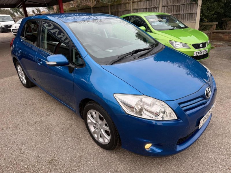 TOYOTA AURIS