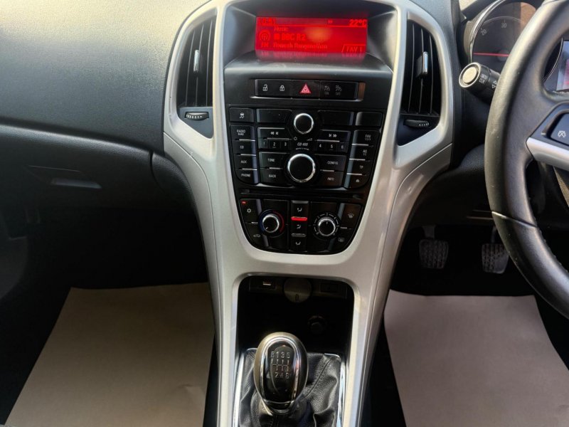 VAUXHALL ASTRA