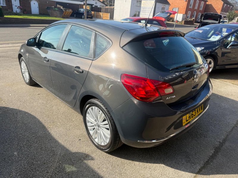 VAUXHALL ASTRA