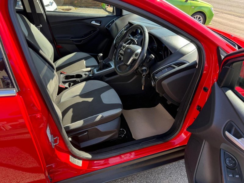 FORD FOCUS