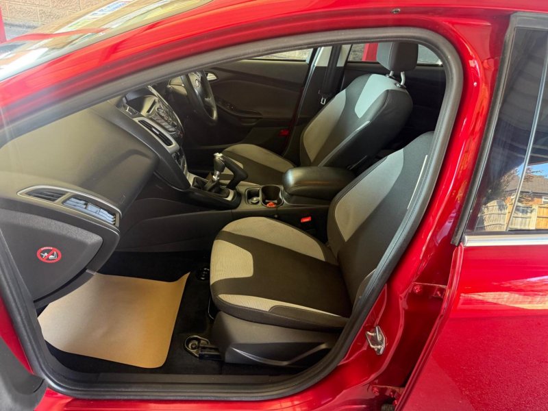 FORD FOCUS