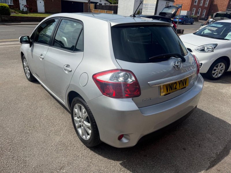 TOYOTA AURIS