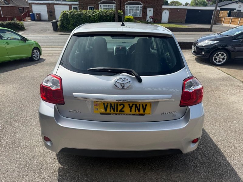 TOYOTA AURIS