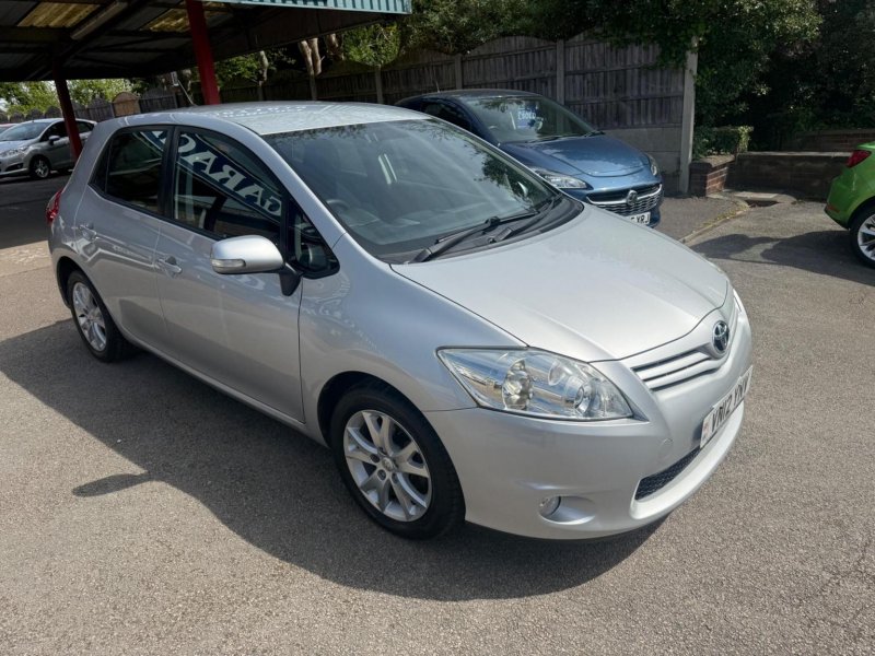 TOYOTA AURIS