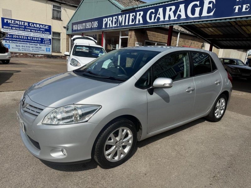 TOYOTA AURIS