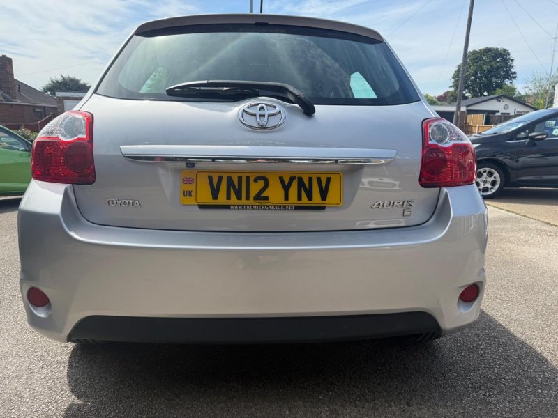 TOYOTA AURIS