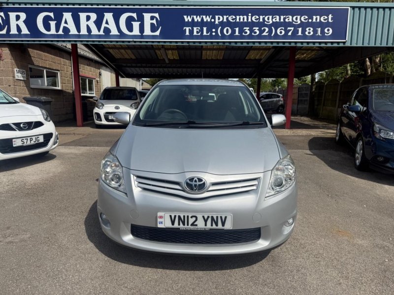 TOYOTA AURIS