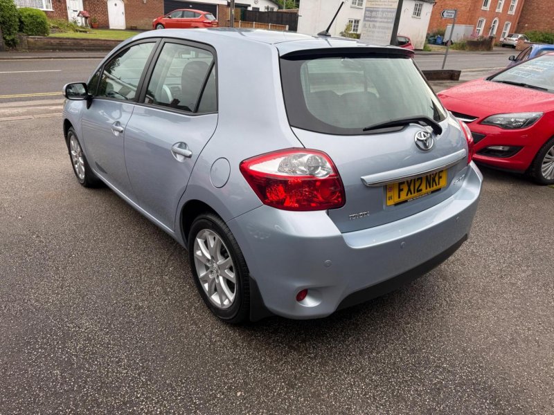 TOYOTA AURIS