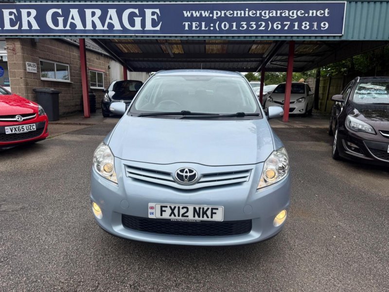 TOYOTA AURIS