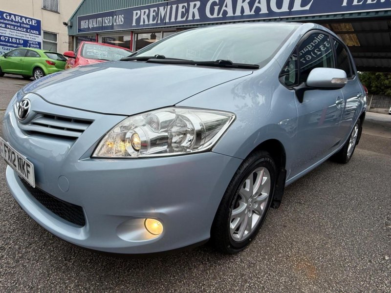 TOYOTA AURIS