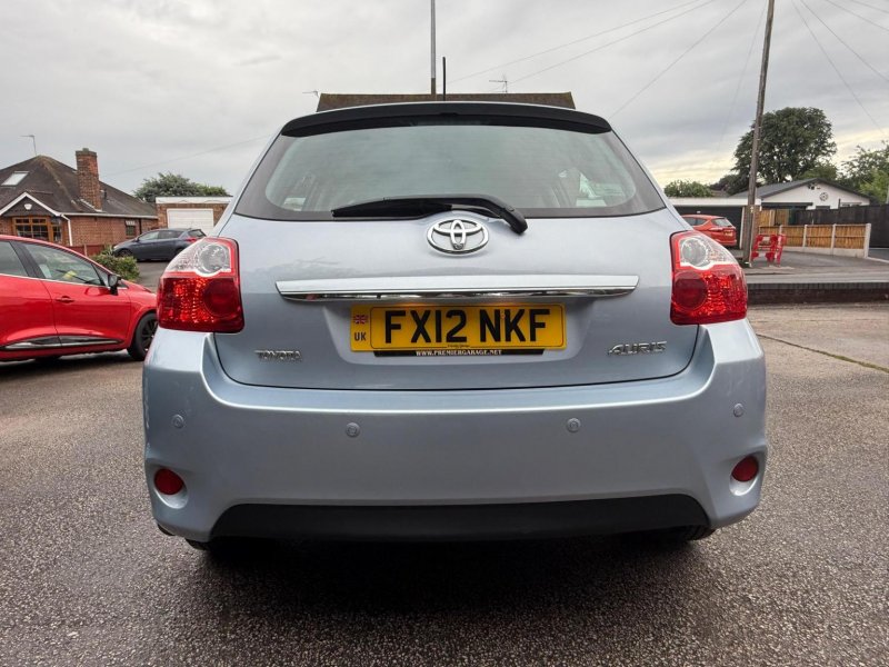 TOYOTA AURIS