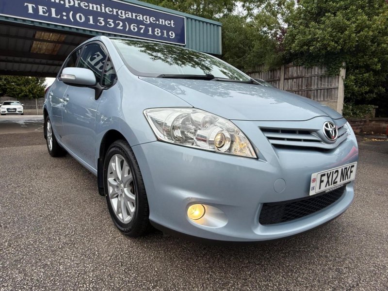 TOYOTA AURIS