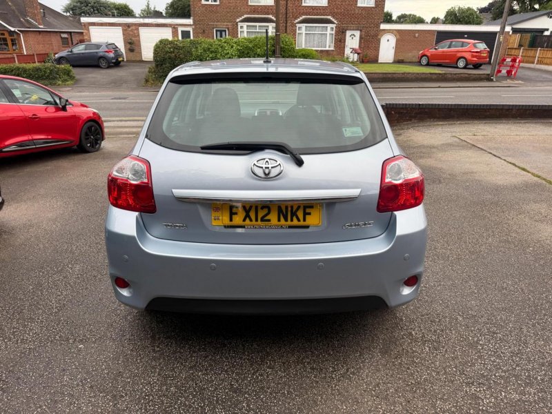 TOYOTA AURIS