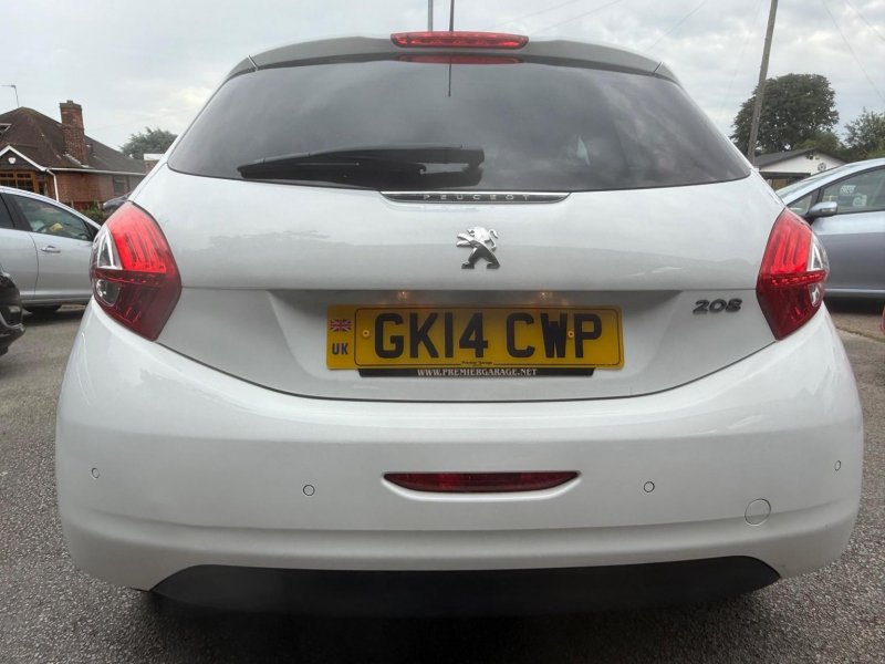 PEUGEOT 208