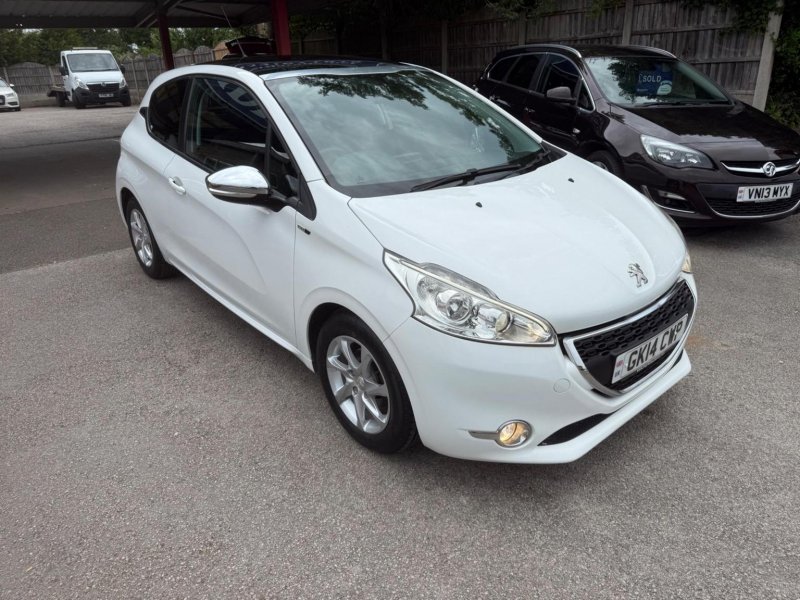 PEUGEOT 208