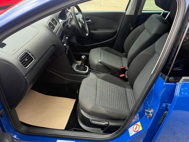 VOLKSWAGEN POLO