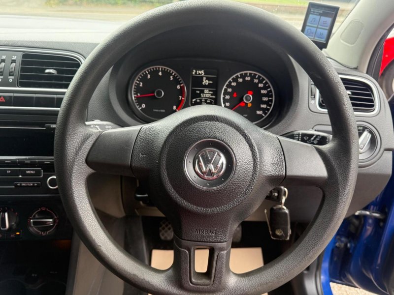 VOLKSWAGEN POLO