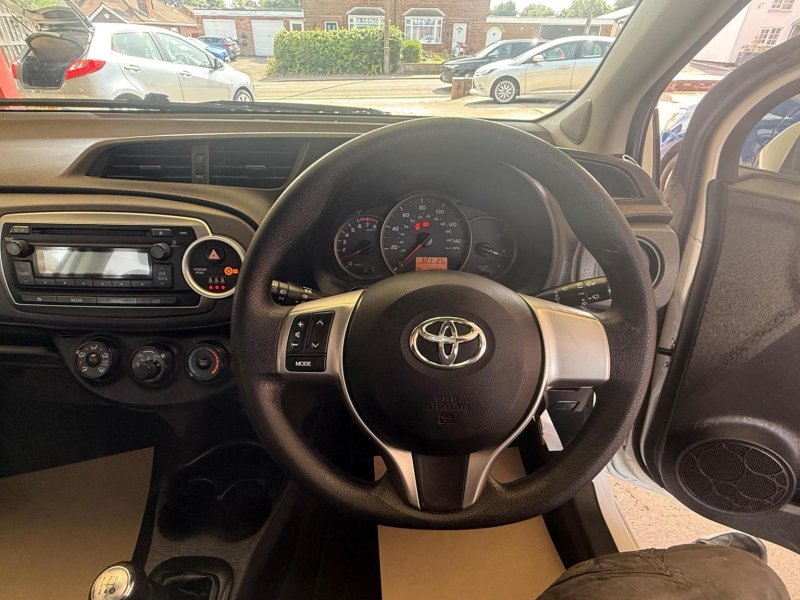 TOYOTA YARIS